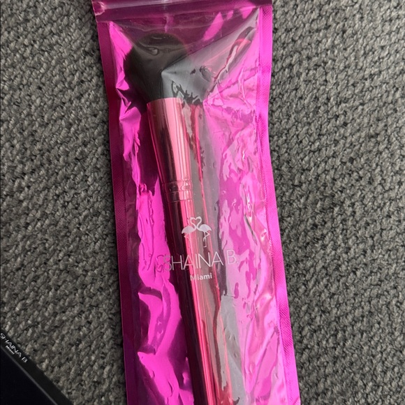 MIAMI MINI PALETTE - EYE SHADOW and Blush brush - Picture 4 of 4